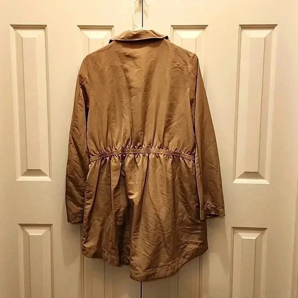 Eden Court Ruffled Collar Trench Coat with elastic around waist-size Large- NWOT - Picture 2 of 4